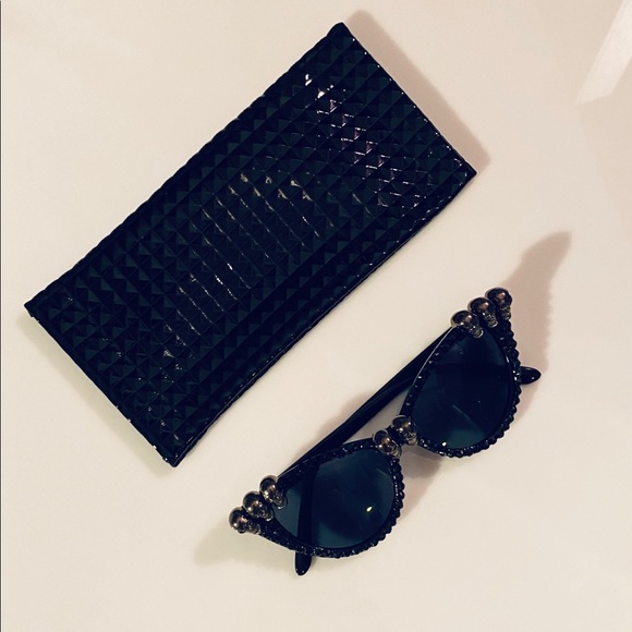 Cat eye black sunglasses with crystals and skulls - Picture 3 of 11